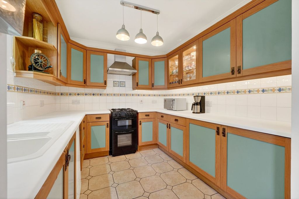 Property photo 2 of 26