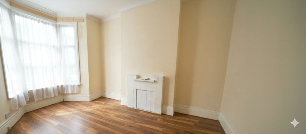 Property photo 2 of 13 Picture No. 27