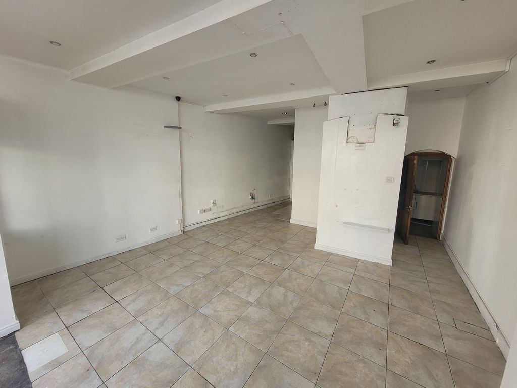 Property photo 3 of 10 Photo 8