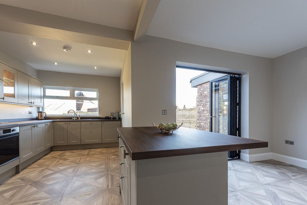 Property photo 2 of 41