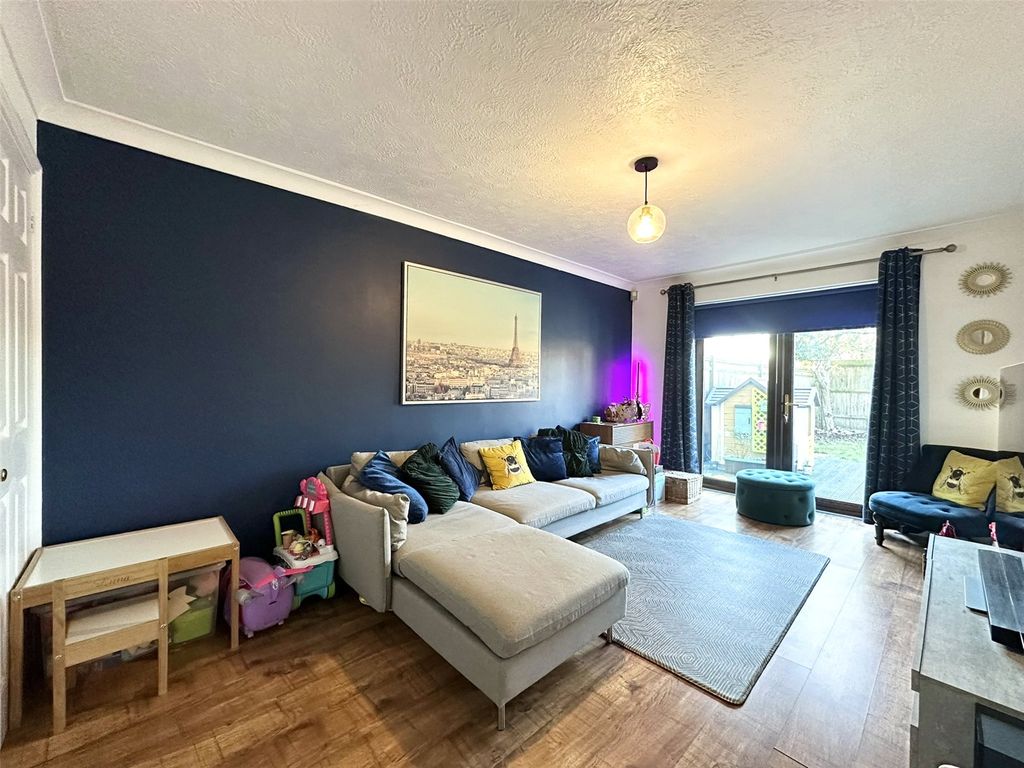 Property photo 2 of 22 Living Room