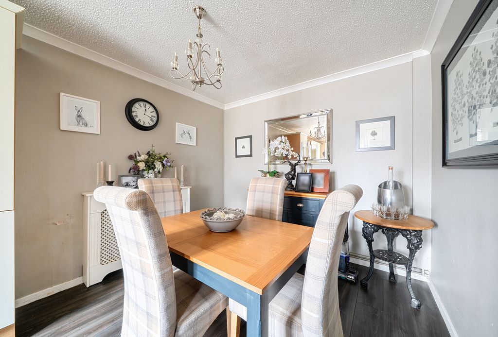 Property photo 3 of 14 1397495-5-696E277...