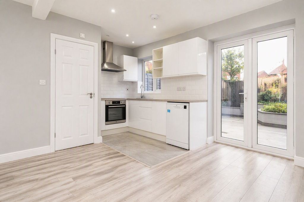 Property photo 1 of 9 Kitchen