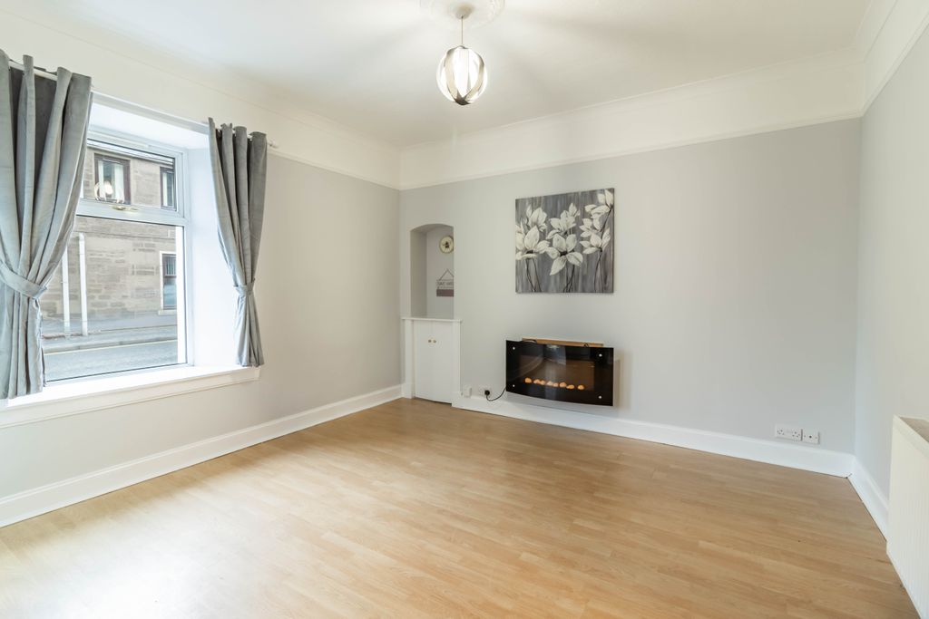 Property photo 3 of 12 Lounge