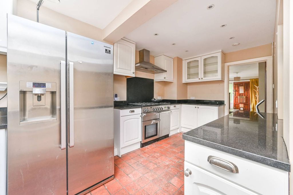 Property photo 3 of 11