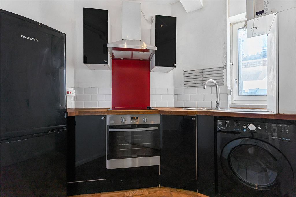 Property photo 3 of 25 Kitchen