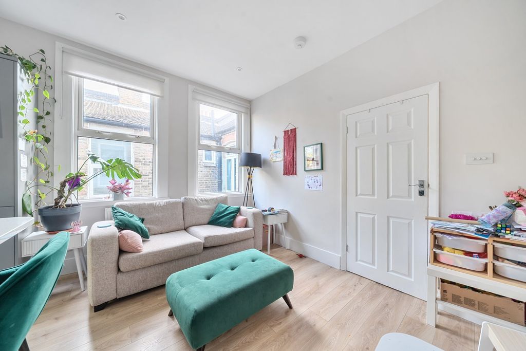 Property photo 2 of 9 Picture No. 15