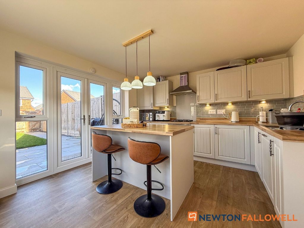Property photo 2 of 23 Breakfast Kitchen
