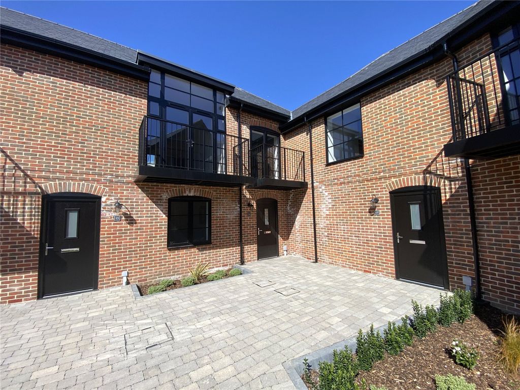 Property photo 1 of 12 Exterior