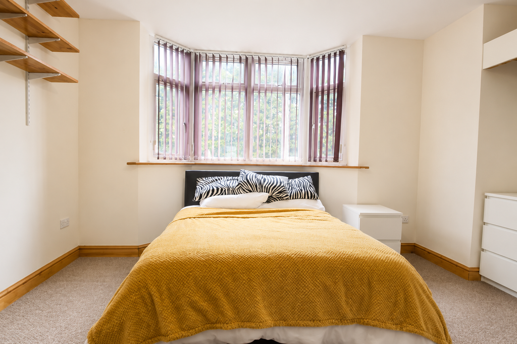 Property photo 1 of 7 Bedroom - Angle 1