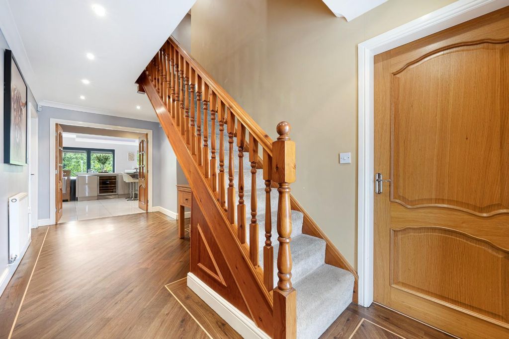 Property photo 3 of 38 3 Moorlands Court Hdr-30.Jpg