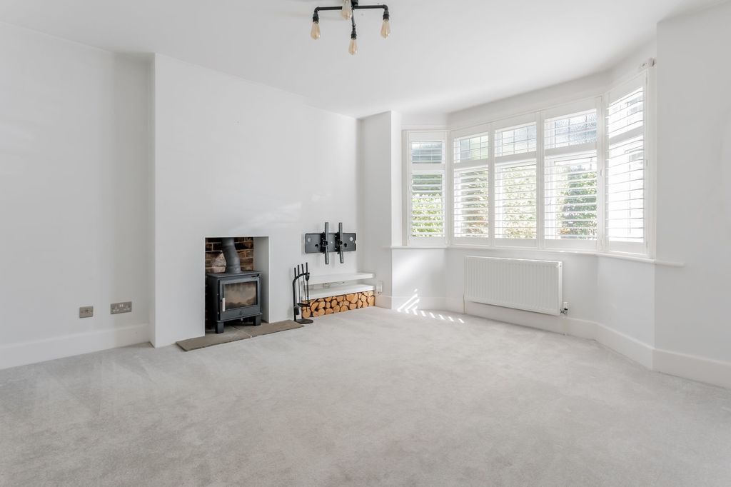 Property photo 2 of 23