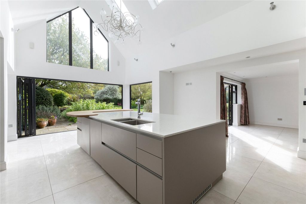 Property photo 3 of 12 Kitchen/Dining