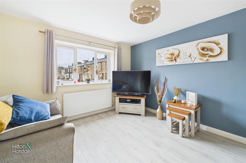 Property photo 2 of 18 Lower Clough Street