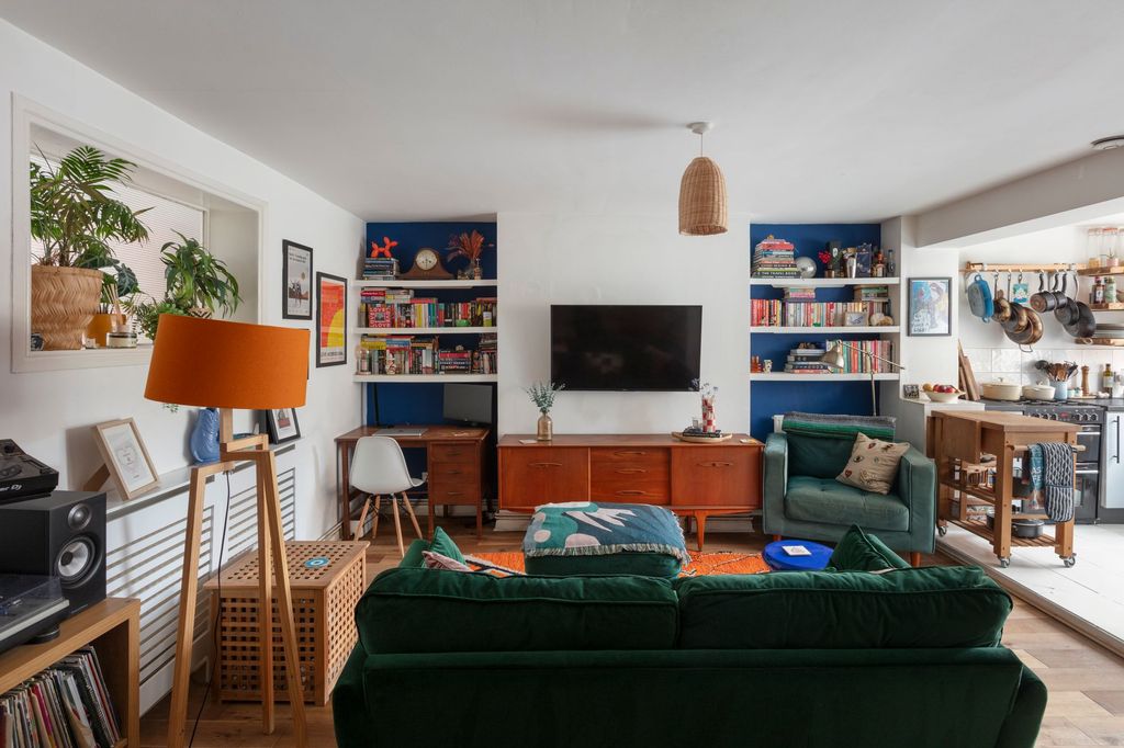 Property photo 2 of 34