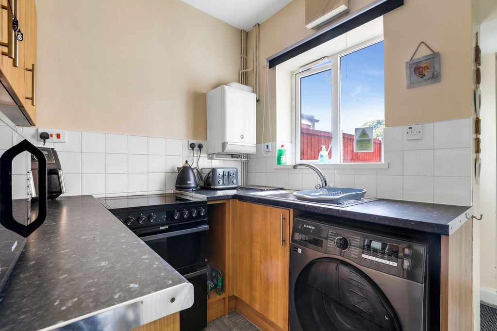 Property photo 3 of 11