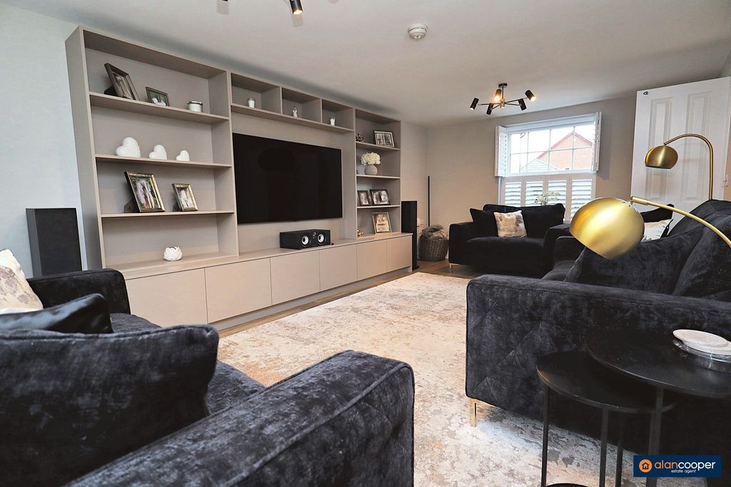 Property photo 3 of 60 4294596