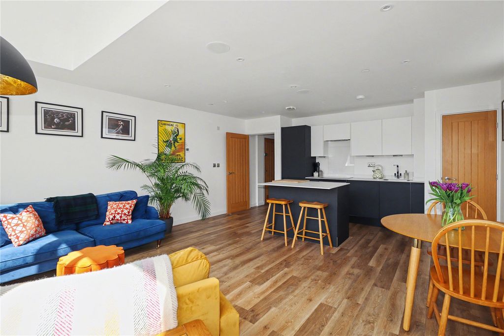 Property photo 2 of 11 Picture No. 23