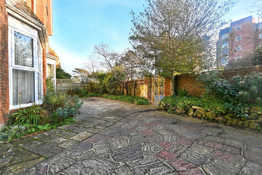 Additional image 28 of 8 bed semi-detached house for saleThe Goffs, Eastbourne BN21