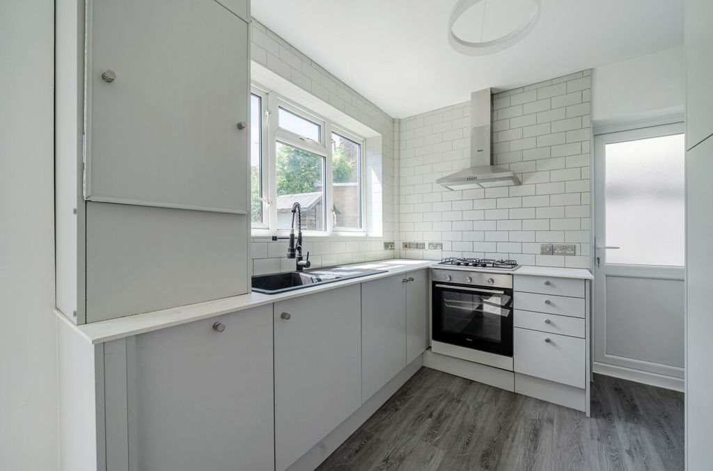 Property photo 3 of 19 1487833-18-6A54F1...