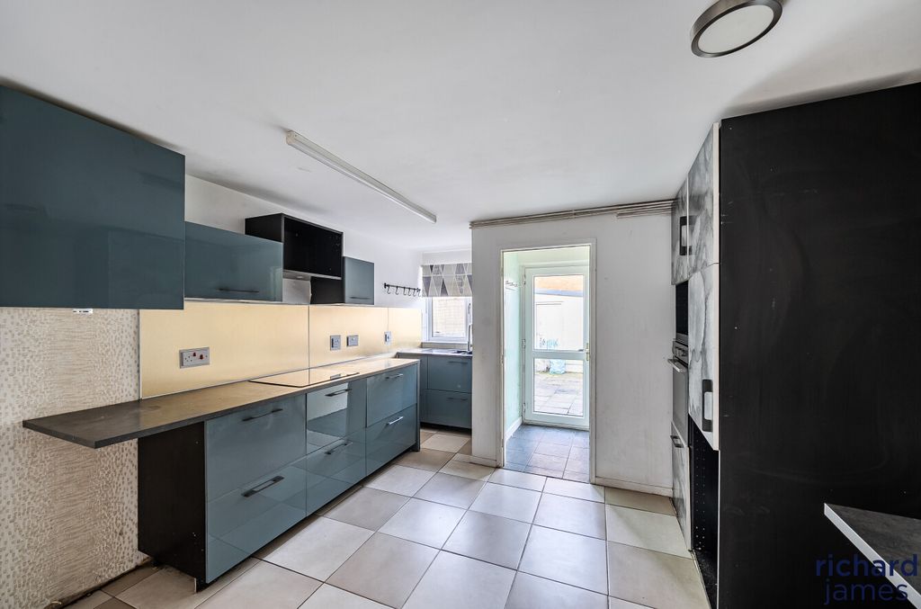 Property photo 3 of 12 4703c2671Be64E8Fb3B8B39485227c46