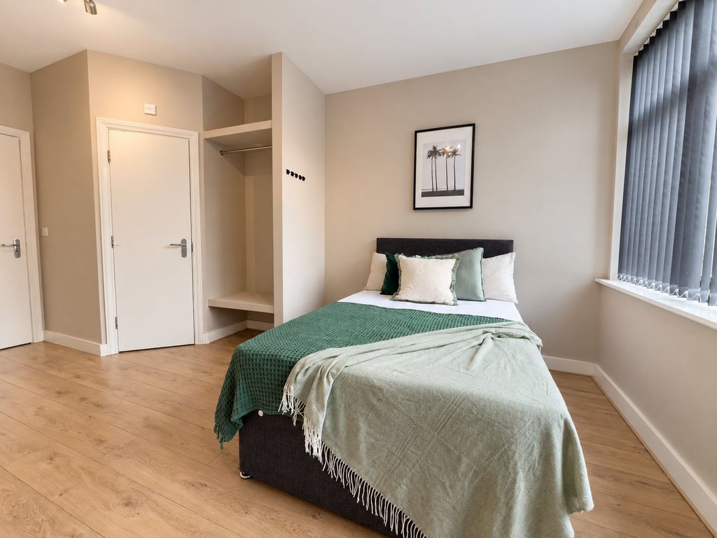 Property photo 1 of 10 83B Kempston - 3