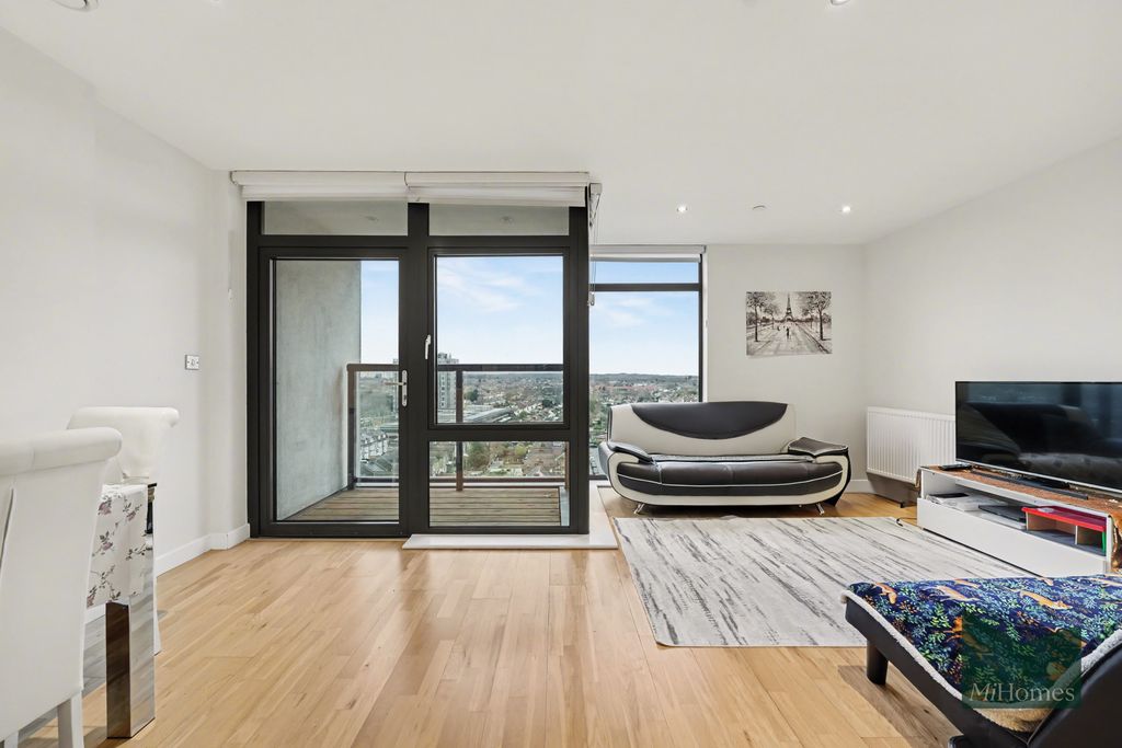 Property photo 2 of 11