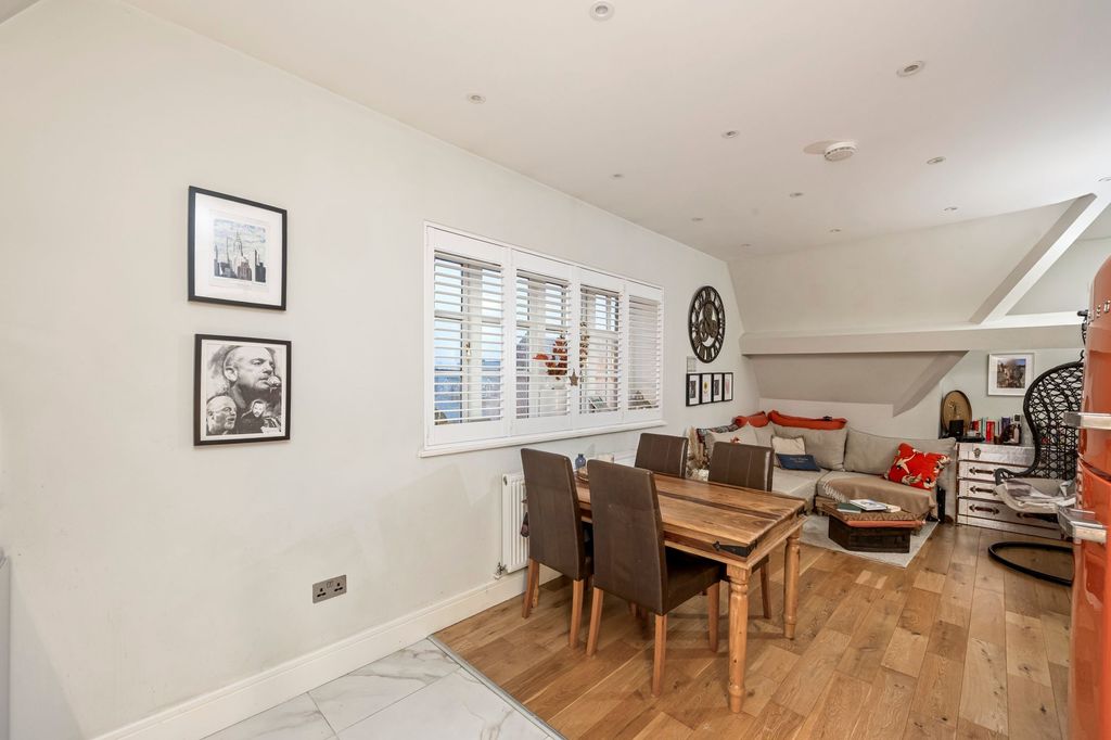 Additional image 8 of 3 bed flat for saleSyresham Gardens, The Priory Syresham Gardens RH16