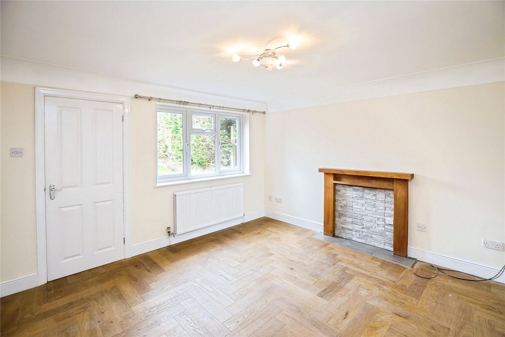 Property photo 2 of 25 Living Room