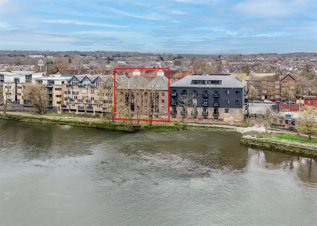 Property photo 1 of 12 Outlined.Jpg