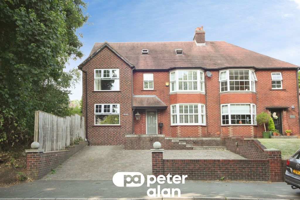 Property photo 2 of 33