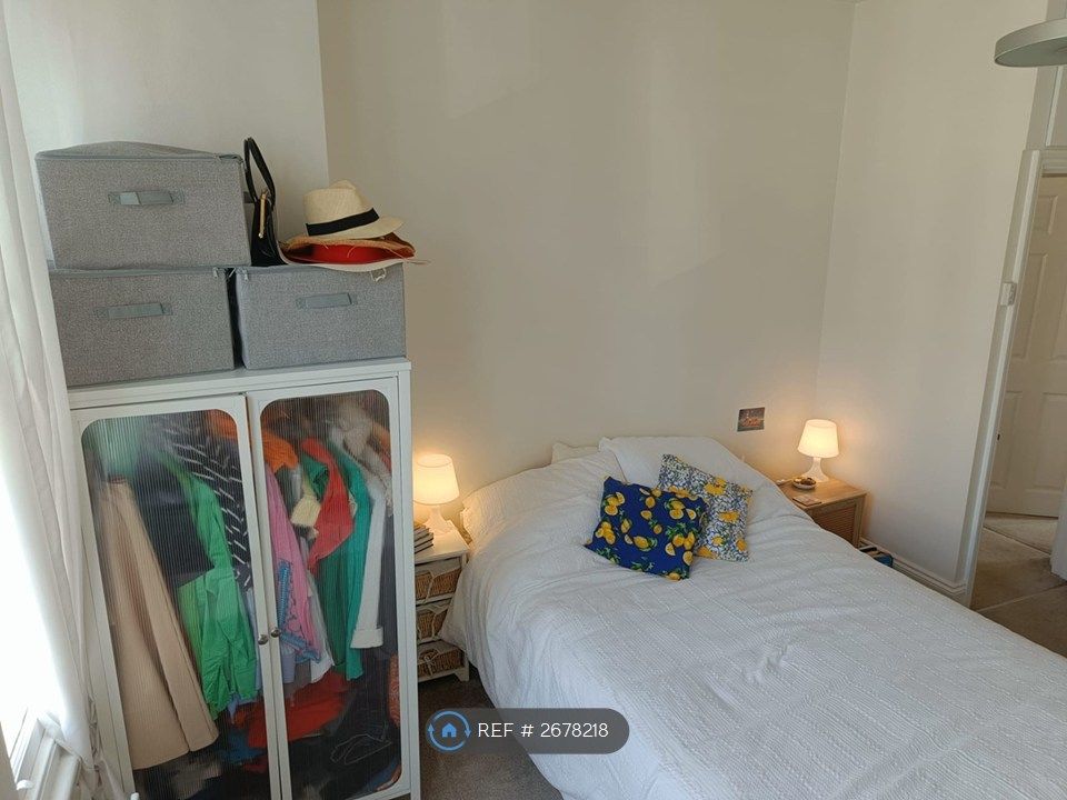 Property photo 3 of 12 Main Bedroom 1