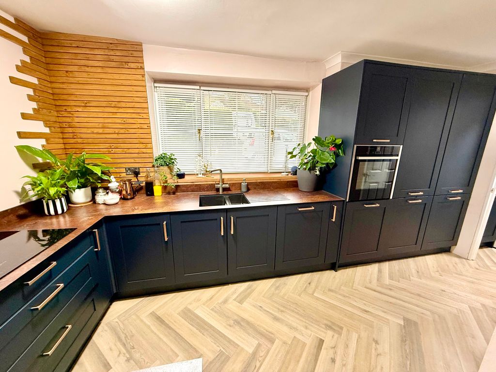 Property photo 2 of 25