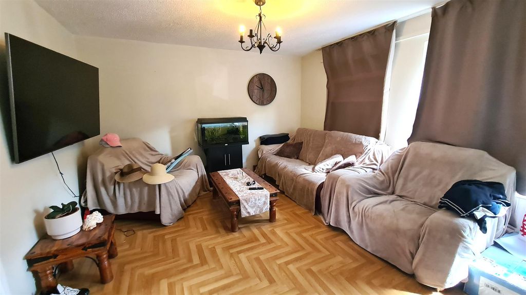 Property photo 2 of 14 Lounge