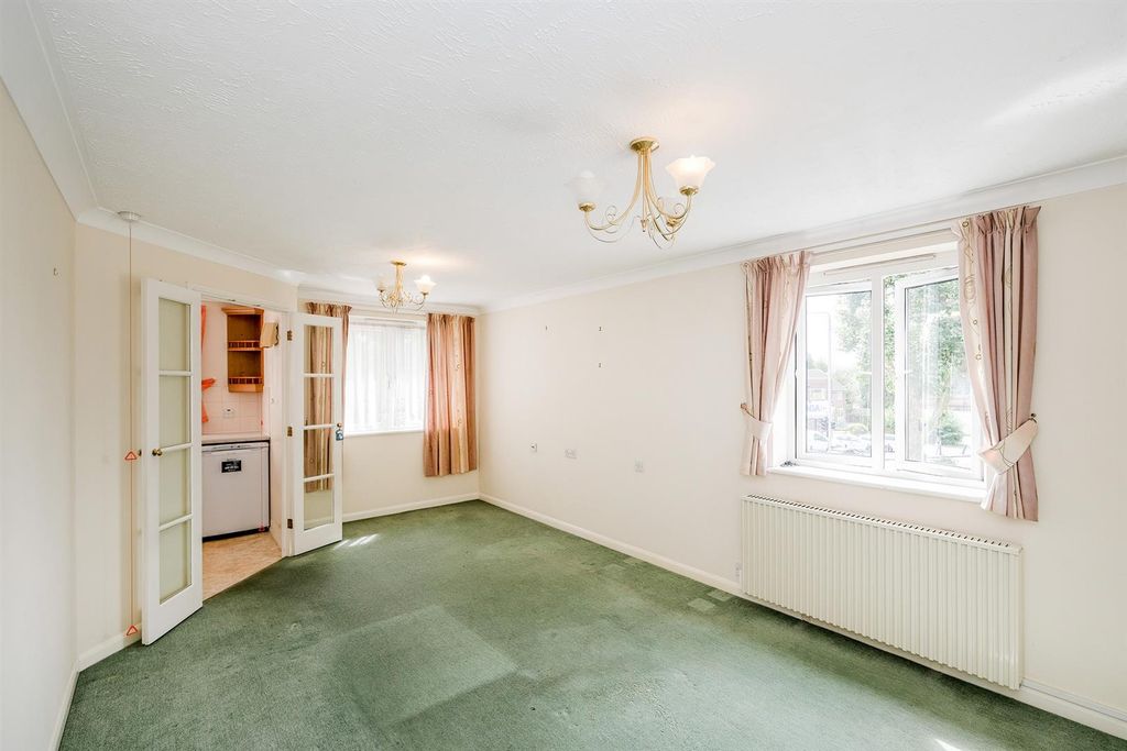 Property photo 3 of 17 Kingswood Court