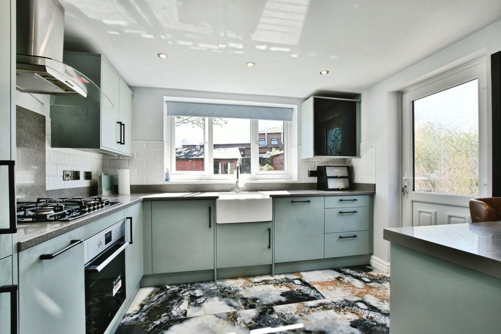 Property photo 3 of 20 Kitchen