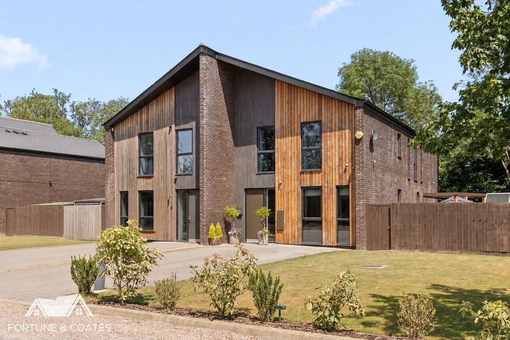 Property photo 1 of 32 35Da3c89-0B56-4273-8Ea9-Df9c6B0Ec189.Png