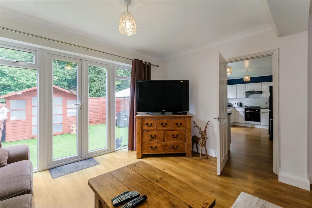 Property photo 3 of 23 Rosslyn Avenue-12.Jpg