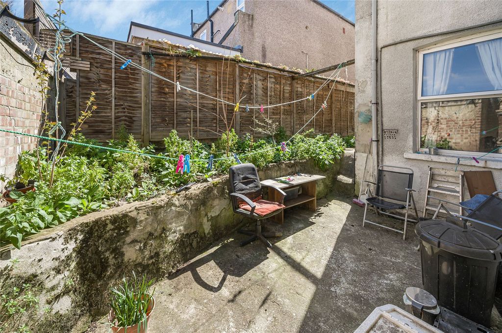 Property photo 3 of 8 Picture No. 01