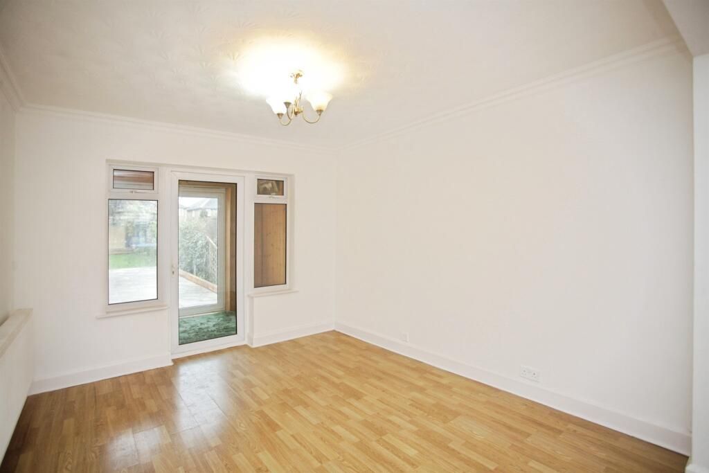 Property photo 2 of 19 Image