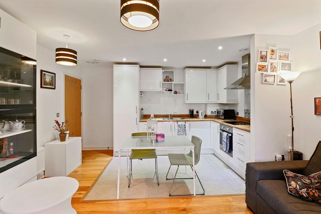 Property photo 3 of 17 D