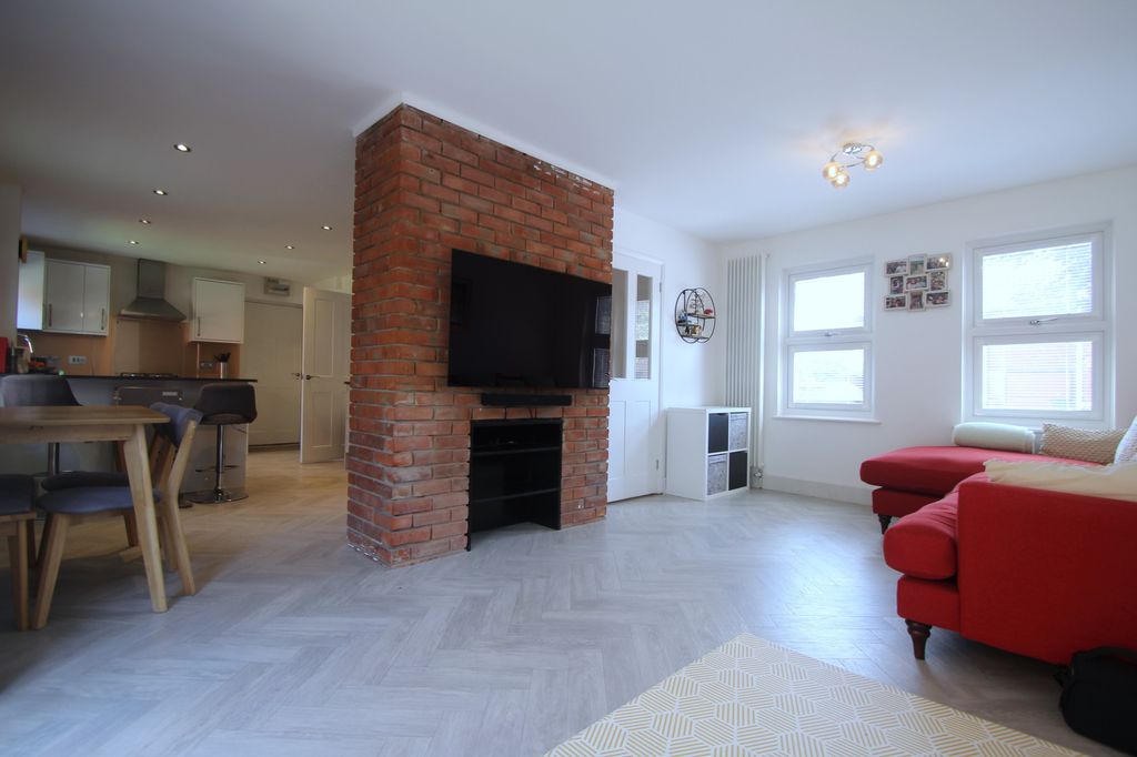 Property photo 3 of 25