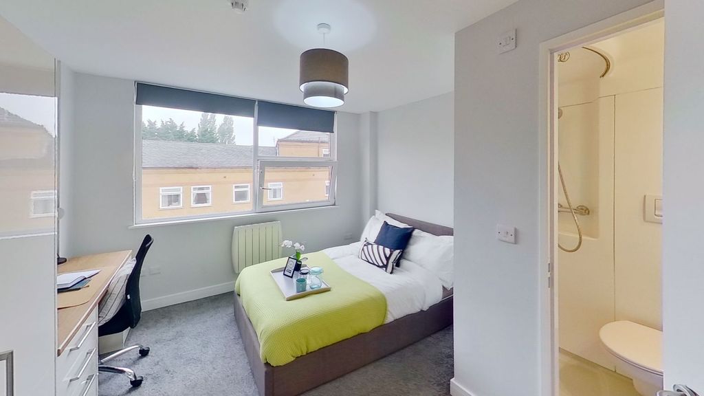 Property photo 3 of 8 Bedroom