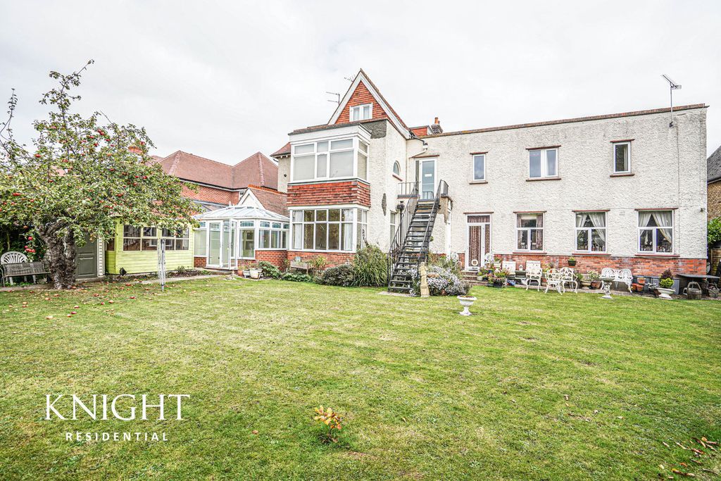 Property photo 2 of 22