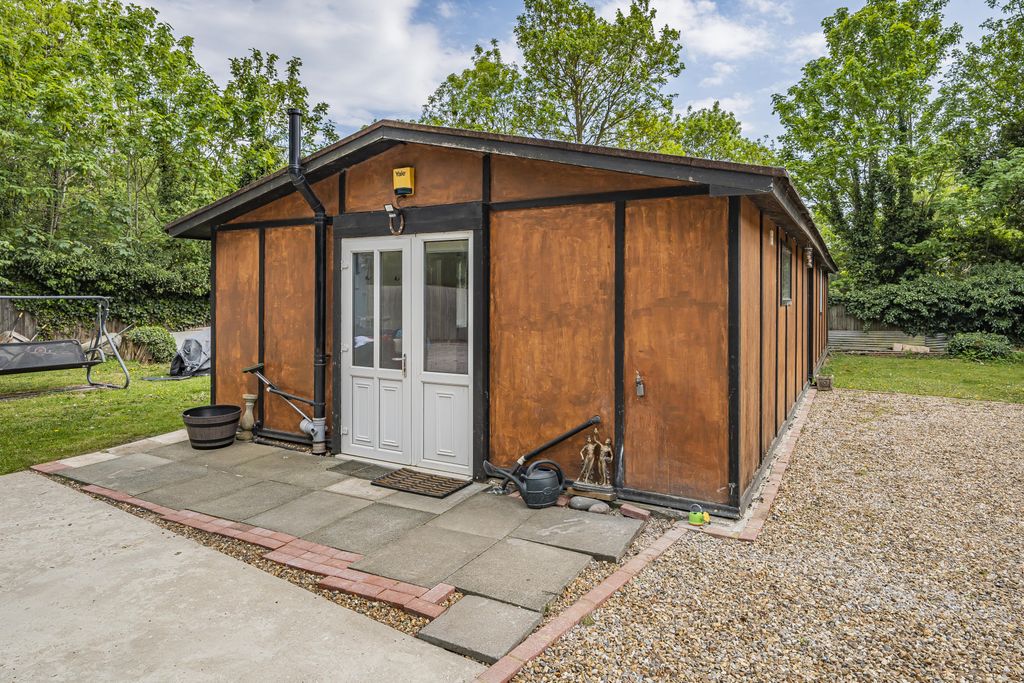 Property photo 1 of 15 Outside