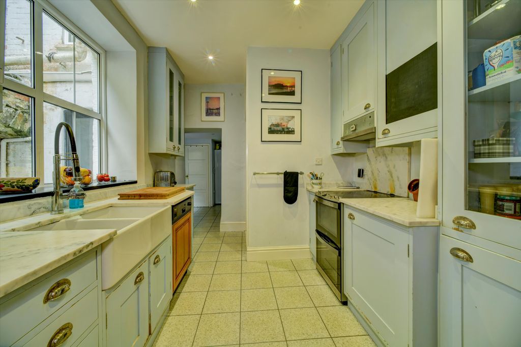 Property photo 3 of 19 Image