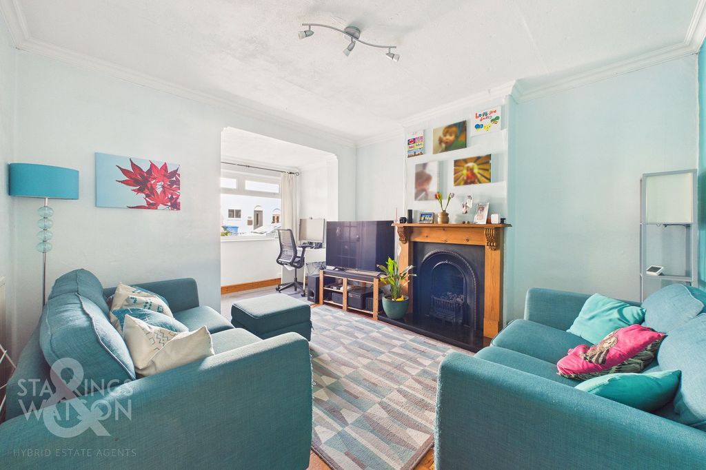 Property photo 2 of 27