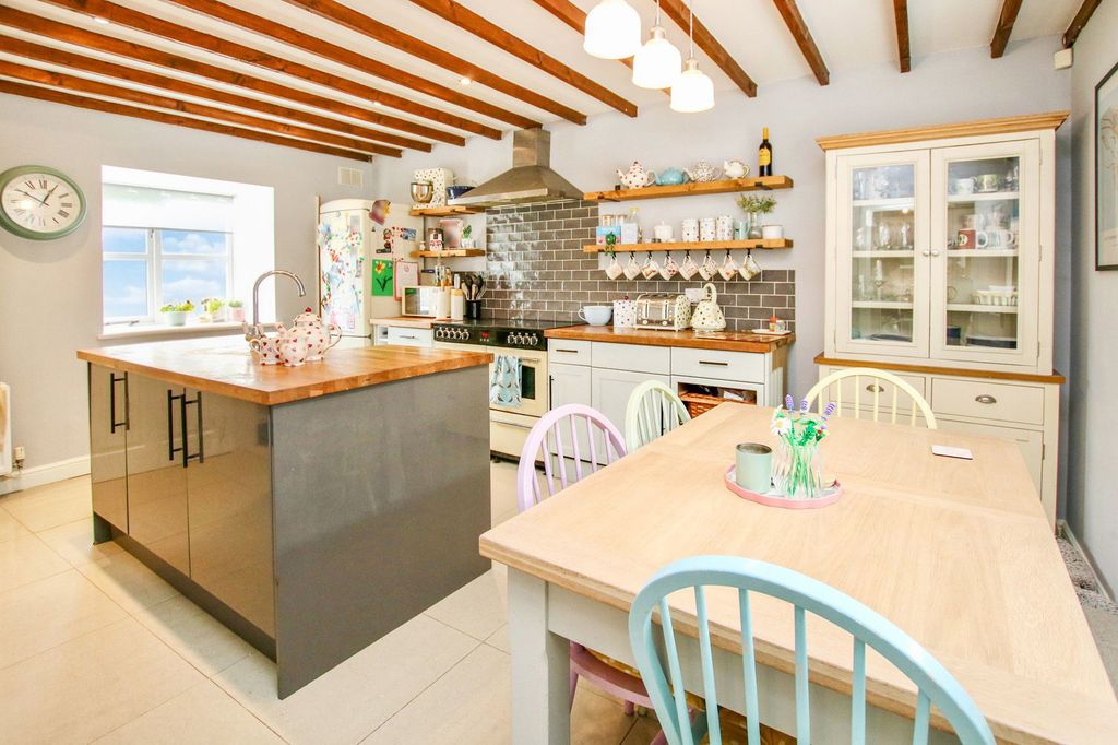 Property photo 3 of 22