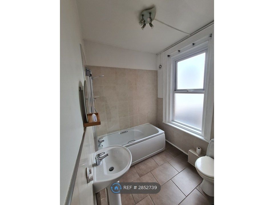 Property photo 2 of 10 Bathroom