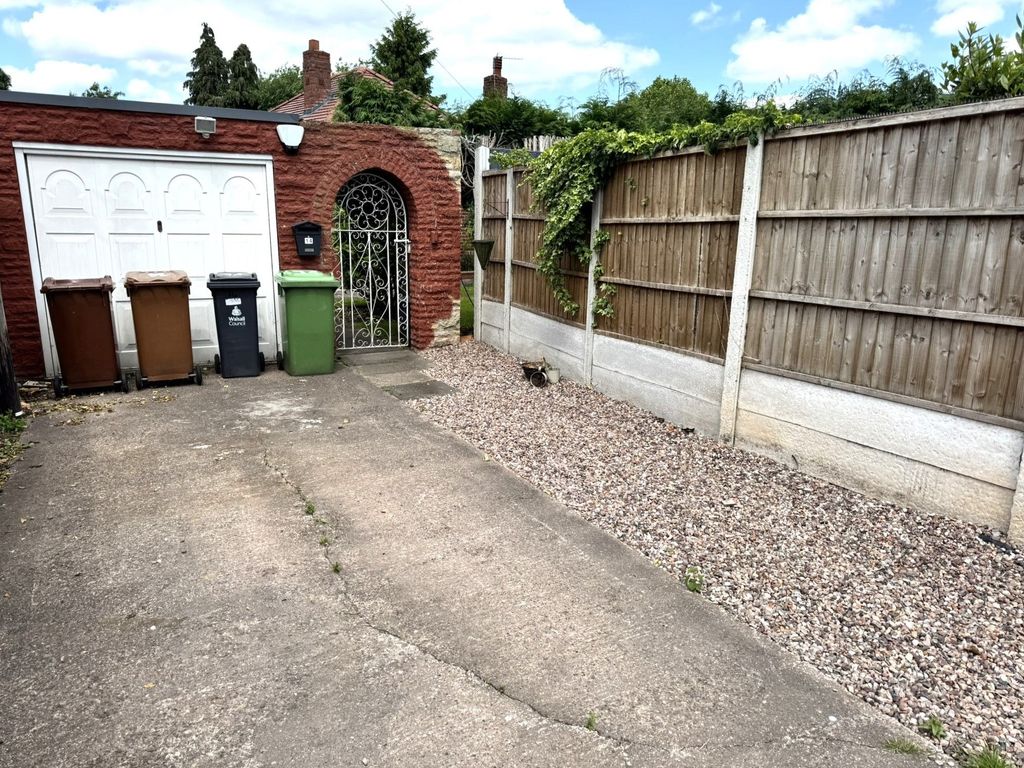 Property photo 3 of 32